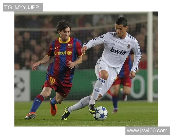 《从梅西到C罗的绿茵传奇：足球球星们的荣耀与拼搏之歌》